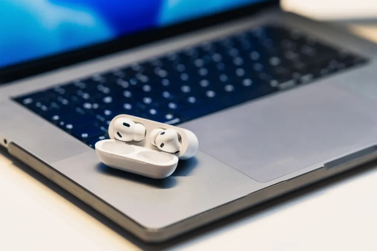 Як підключити AirPods до ноутбука: повна інструкція для Windows і Mac